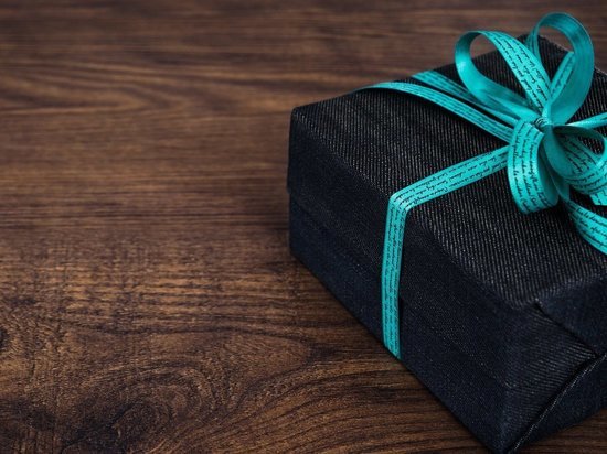 Эксперт по этикету назвала список неудачных подарков для мужчин