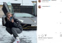 Популярный блогер и телеведущая Анастасия Ивлеева опубликовала в Instagram видео, на котором она неожиданно занялась домашней уборкой