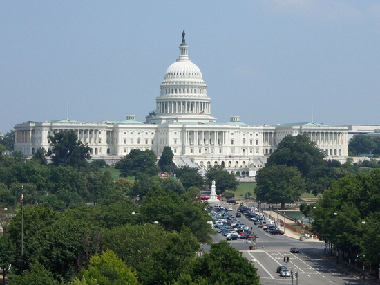 Конгресс проголосовал за меры стимулирования экономики в размере $900 миллиардов