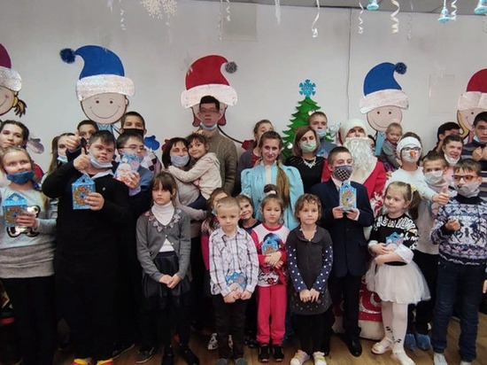 Студенты ДНР подарили сказку детям-инвалидам