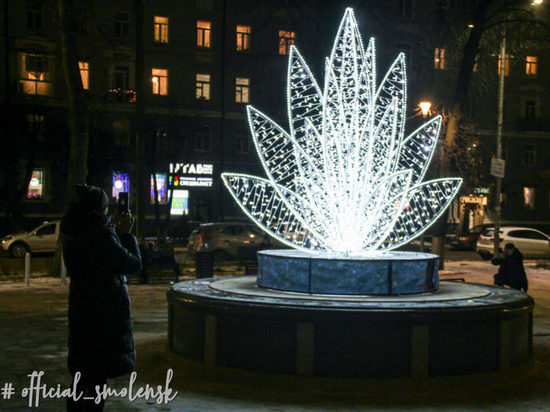В Парке Пионеров в Смоленске появился новый новогодний арт-объект
