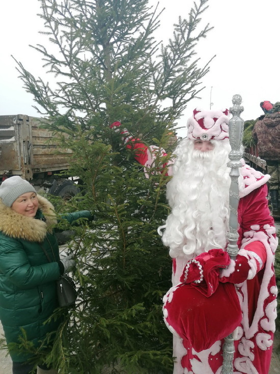 Поезд Деда Мороза привез елки в Йошкар-Олу