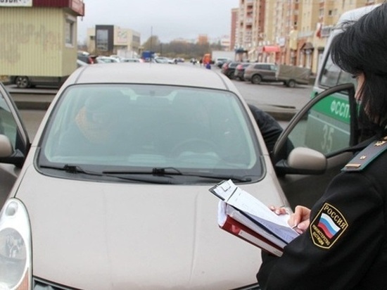 В Калмыкии более трехсот автомобилистов-алиментщиков  стали пешеходами