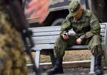 Читинский гарнизонный военный суд отправил под дисциплинарный арест двоих военнослужащих за охранение и использование смартфонов