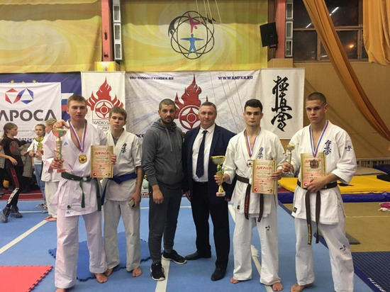 Луганские каратисты завоевали 3 медали на соревнованиях в Краснодаре