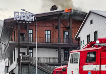 К моменту прибытия первого звена пожарных горела крыша здания