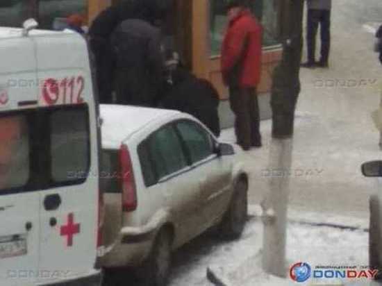 Женщина скончалась посреди улицы в Шахтах