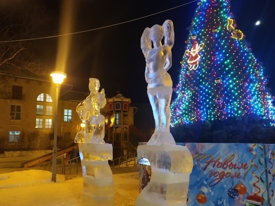 Ледовые фигуры третий год подряд не дают покоя вандалам из Магадана