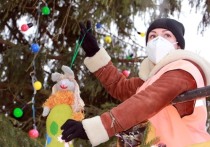 Осужденные из колонии № 7 Марий Эл сшили игрушки для новогодней елки в поселке Медведево.