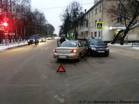 На улице Пролетарской в Йошкар-Оле произошло два ДТП