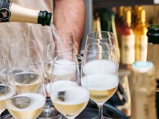 Россиянам посоветовали  в Новый год наименее калорийное шампанское