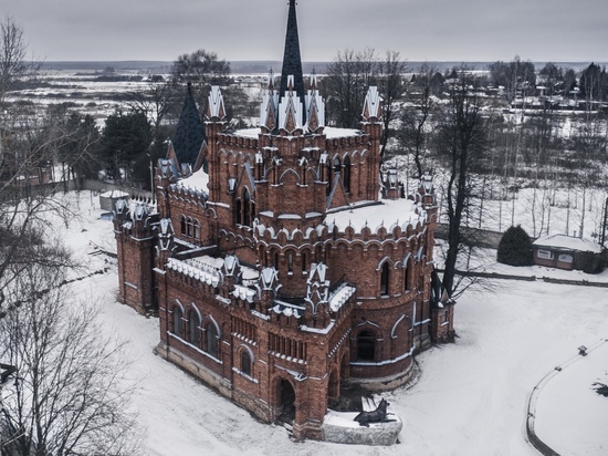 В Ярославской области продают церковь, переделанную в коттедж-замок