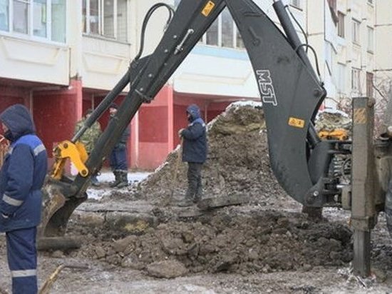 На Астраханской, 175/23  восстанавливают дворовую территорию
