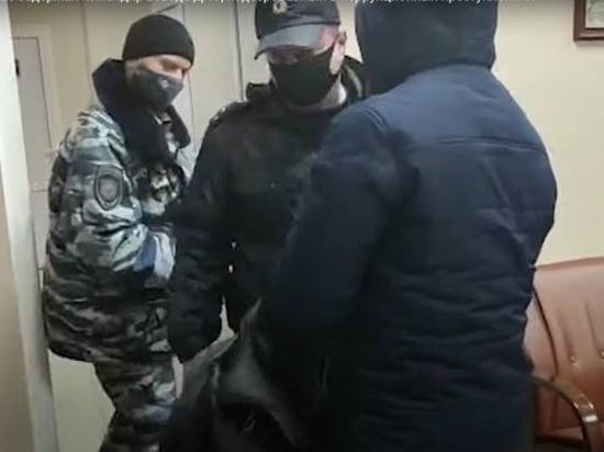 В Горячем Ключе по подозрению во взяточничестве задержали командира взвода ДПС