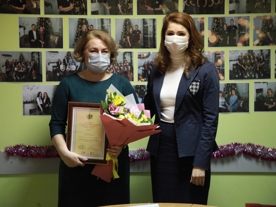 Юлия Рокотянская наградила рязанских волонтеров
