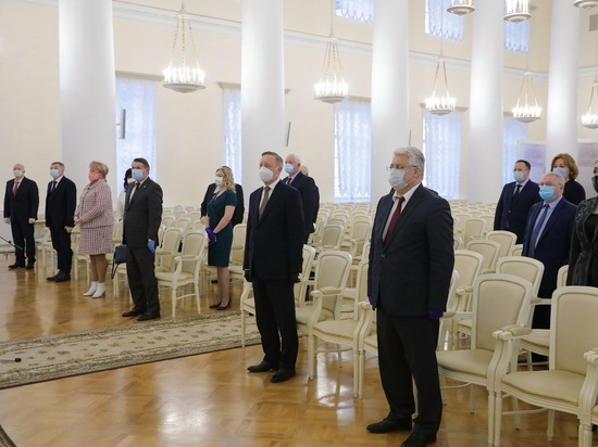 Главврачи 11 больниц Петербурга получили ордена за борьбу с COVID-19