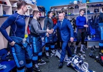 По словам главного тренера хоккейного клуба «Сибирь» Николая Заварухина, вторая игра получилась «нервной»:


«Было много ошибок, много борьбы и старания с обеих сторон»