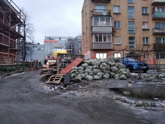 За стихийную свалку в центре Петрозаводска придется ответить
