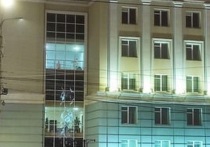 В находящемся на центральной площади Ижевска в здании правительства республики были замечены голые мужчины, сообщают местные СМИ
