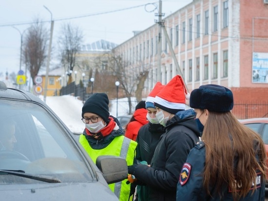 В Ивановской области водителям вручают «мандаринки безопасности»