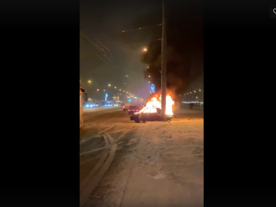 На Ленинском проспекте сгорел автомобиль