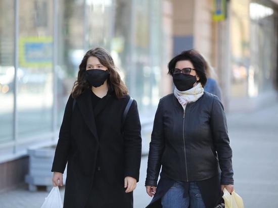 Эпидемиолог назвал условие отказа от масок на улице