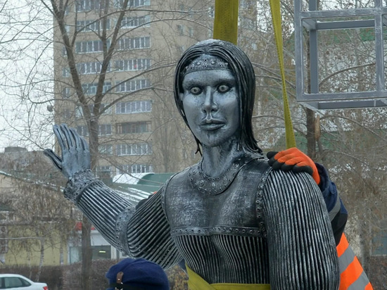 Жириновский сравнил скандальную статую Алёнки и памятники Ленину