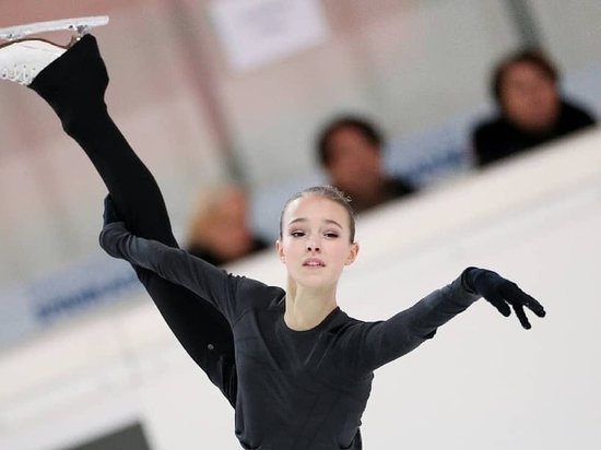 Анна Щербакова стала чемпионкой России по фигурному катанию