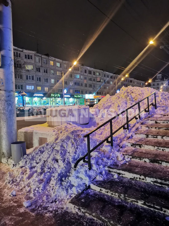 В центре Калуги засыпали снегом пандус для инвалидов