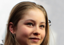 Российская олимпийская чемпионка по фигурному катанию Юлия Липницкая продемонстрировала подписчикам в Instagram фото своей полугодовалой дочери