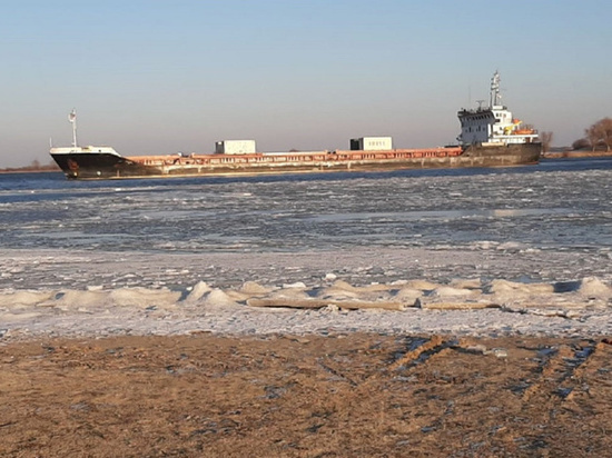 В Астраханской области с мели сняли теплоход «Порт Оля-2»