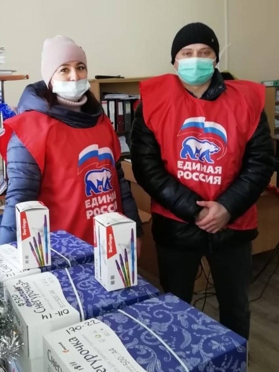 Волонтеры «Единой России» организуют новогодние праздники