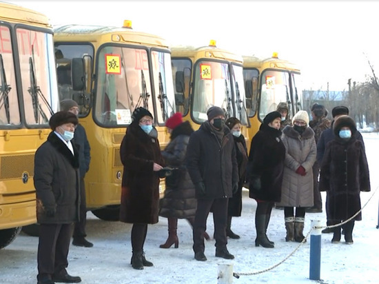 Школам Забайкалья передали 12 новых автобусов