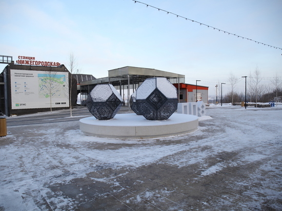  Сквер с арт-объектами открылся у канатной дороги в Нижнем Новгороде