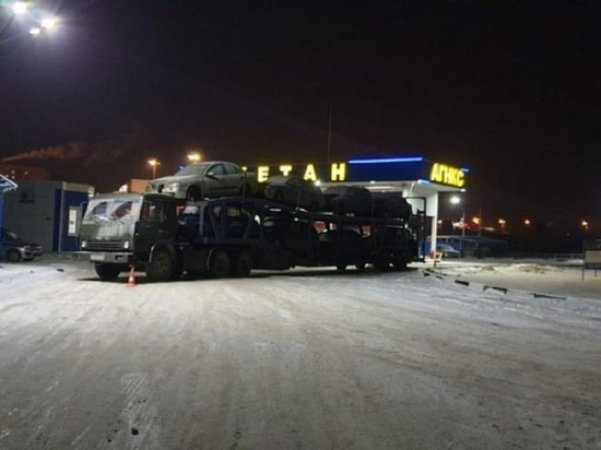 Два человека пострадали в ДТП с ледяной глыбой в Волгоградской области
