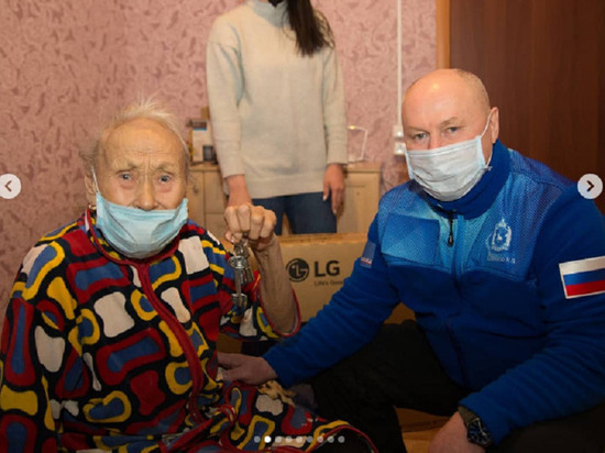 Власти Тазовского района подарили кочевнице-долгожительнице квартиру