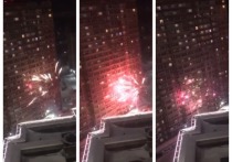 Запуск фейерверка возле жилого комплекса «Панорама» на улице Немировича-Данченко, 146/1 попал на видеозапись очевидца