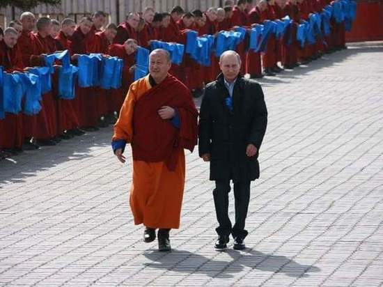Путин поздравил бурятского Хамбо Ламу из недалекого будущего