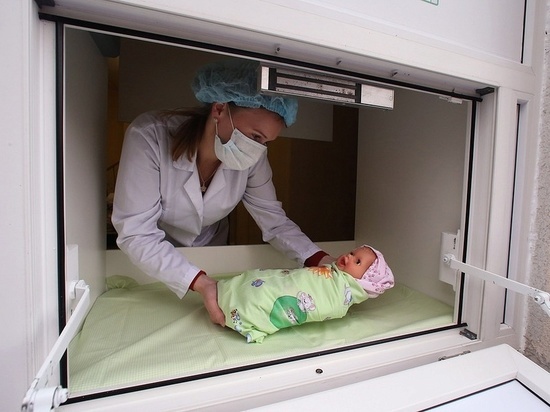 В Енбекшиказахской межрайонной больнице в Есике 21 декабря открылся бэби-бокс — пункт приема новорожденных детей, от которых отказались матери