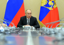 Президент России Владимир Путин подписал закон о молодежной политике