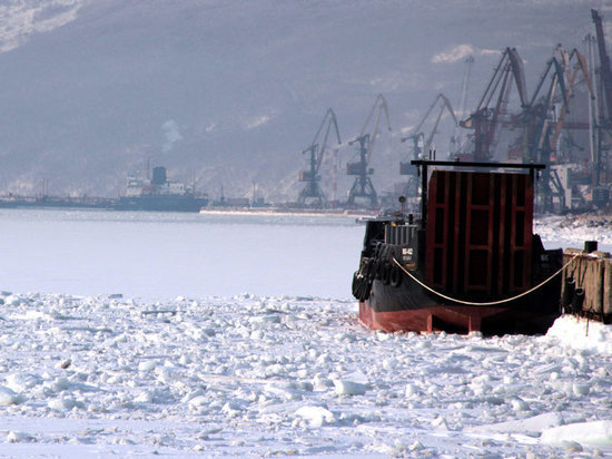 Прокуратура предотвратила разлив нефти в морском порту Магадан