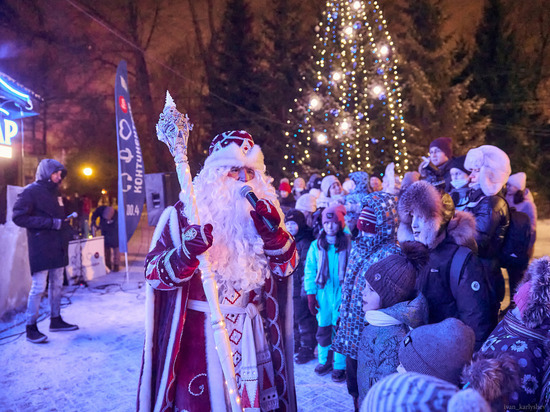 В Челябинске в городском саду имени Пушкина открылся волшебный Домик Деда Мороза