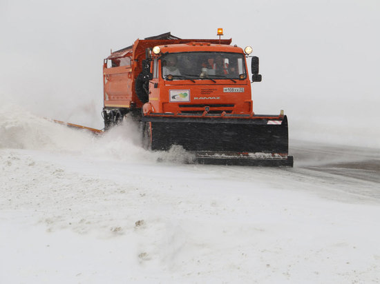 Стало известно, как будут чистить снег в Барнауле на новогодних каникулах