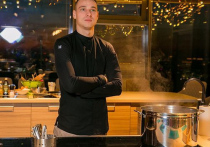 Звезда кулинарного шоу «Адская кухня» Анатолий Деренчук рассказал, как правильно готовить «Сельдь под шубой»