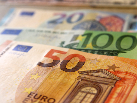 Почему при средней зарплате в 1000 евро жители рвутся подальше от дома