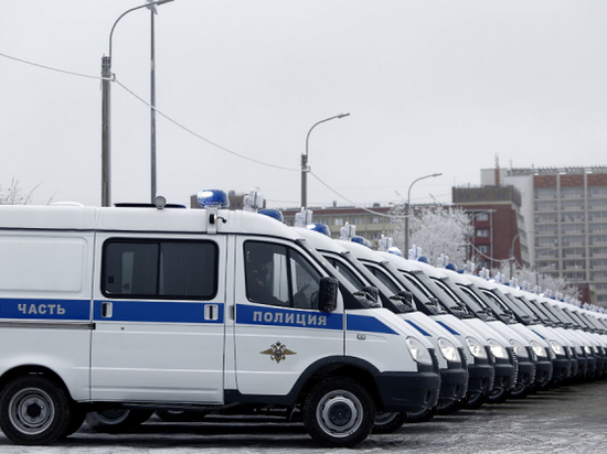 Полицейские Волгограда и области получили ключи от новых машин у «Волгоград Арены»