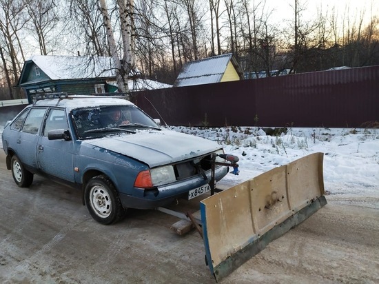 Ярославец превратил старый «Москвич» в снегоуборочную технику
