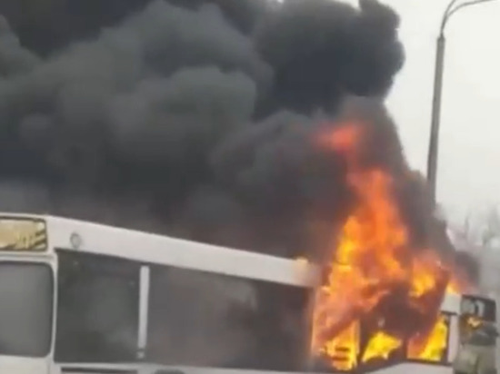 Видеоролик со сгоревшим в Новокузнецке автобусом появился в сети