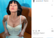 Актриса Кристина Асмус опубликовала в своем Instagram фото из торгового центра, в котором она выбирает подарок своему бывшему мужу Гарику Харламову