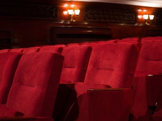 Театрам Петербурга разрешили открыться с 7 января